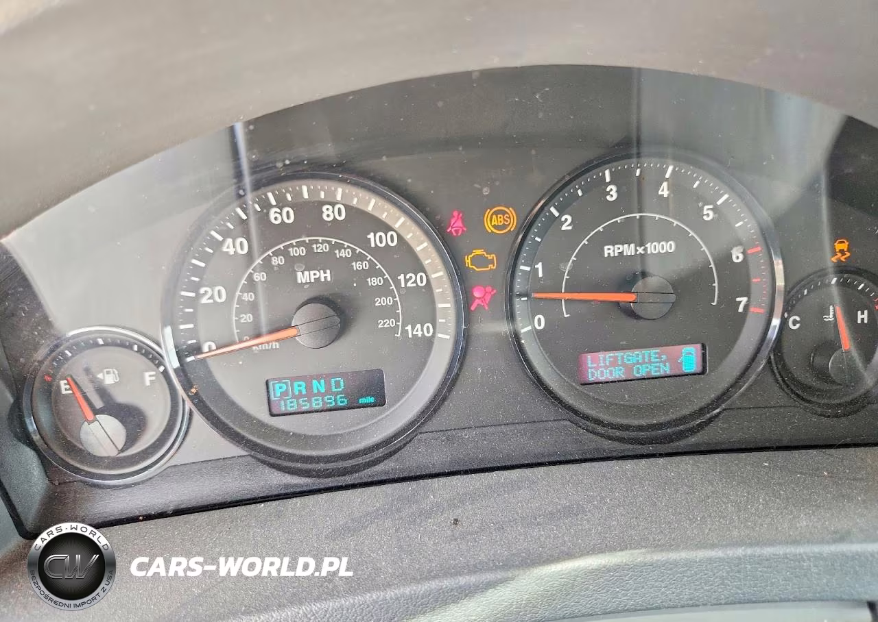 2005 Jeep Grand Cherokee Laredo VIN:1J4GR48K95C716736 - 9