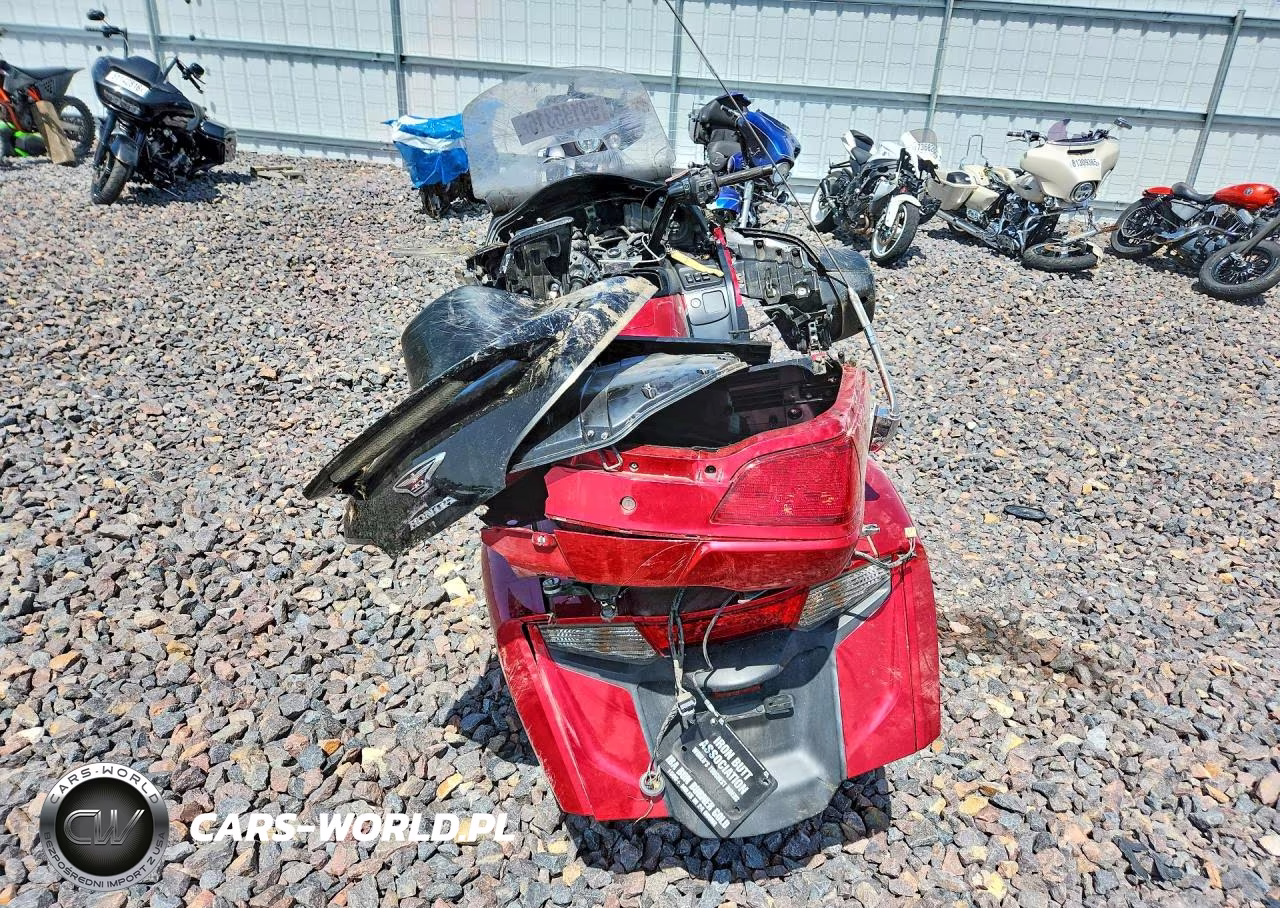 2015 Honda Gl1800 VIN:JH2SC68V4FK100013 - 4