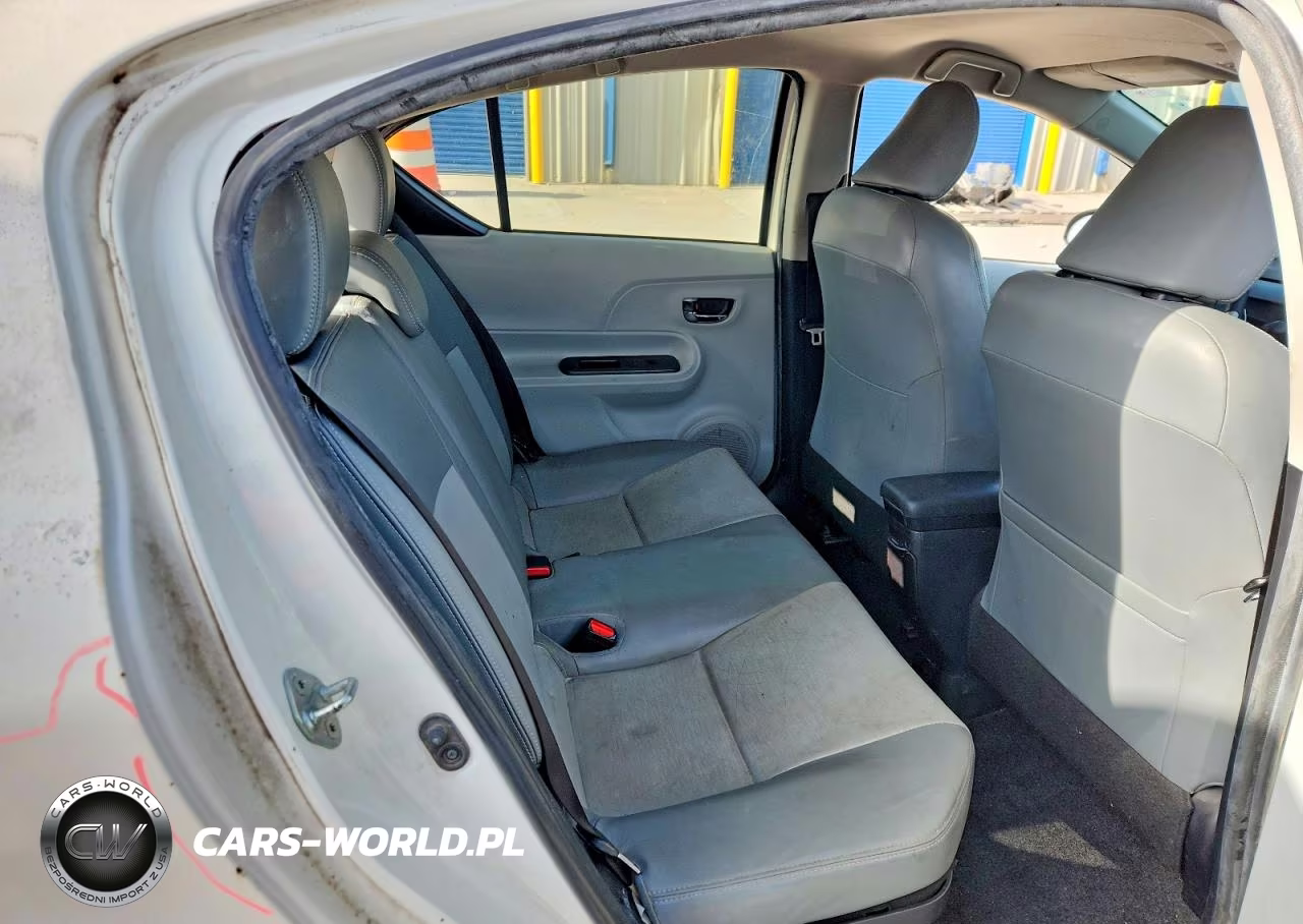 2012 Toyota Prius C Four VIN:JTDKDTB3XC1500106 - 10