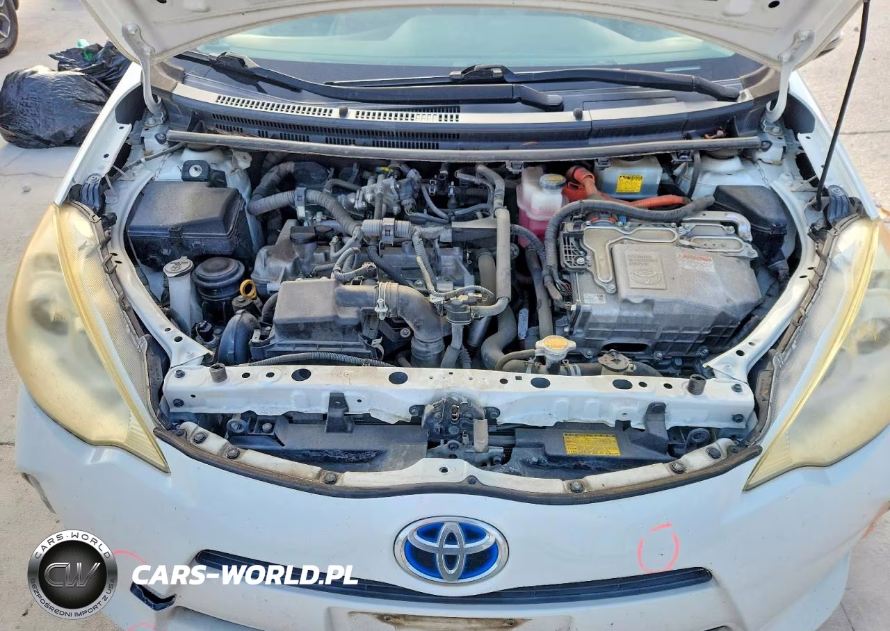 2012 Toyota Prius C Four VIN:JTDKDTB3XC1500106 - 11