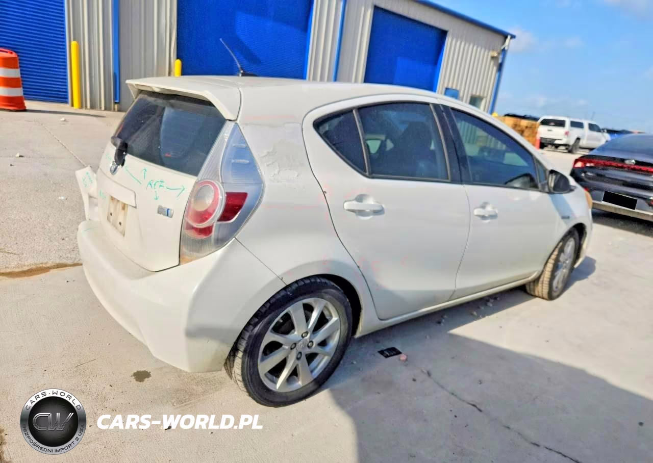 2012 Toyota Prius C Four VIN:JTDKDTB3XC1500106 - 3