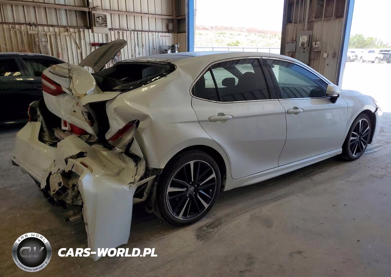2018 Toyota Camry Xse VIN:4T1B61HK5JU076192 - 3