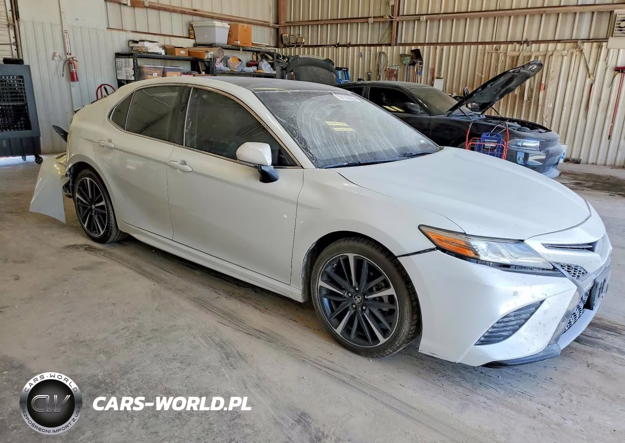 2018 Toyota Camry Xse VIN:4T1B61HK5JU076192 - 4