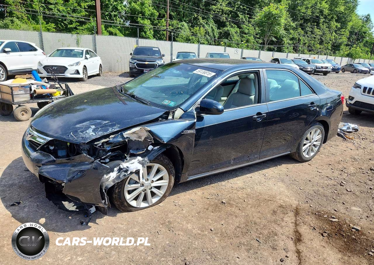 2014 Toyota Camry Hybrid Xle
