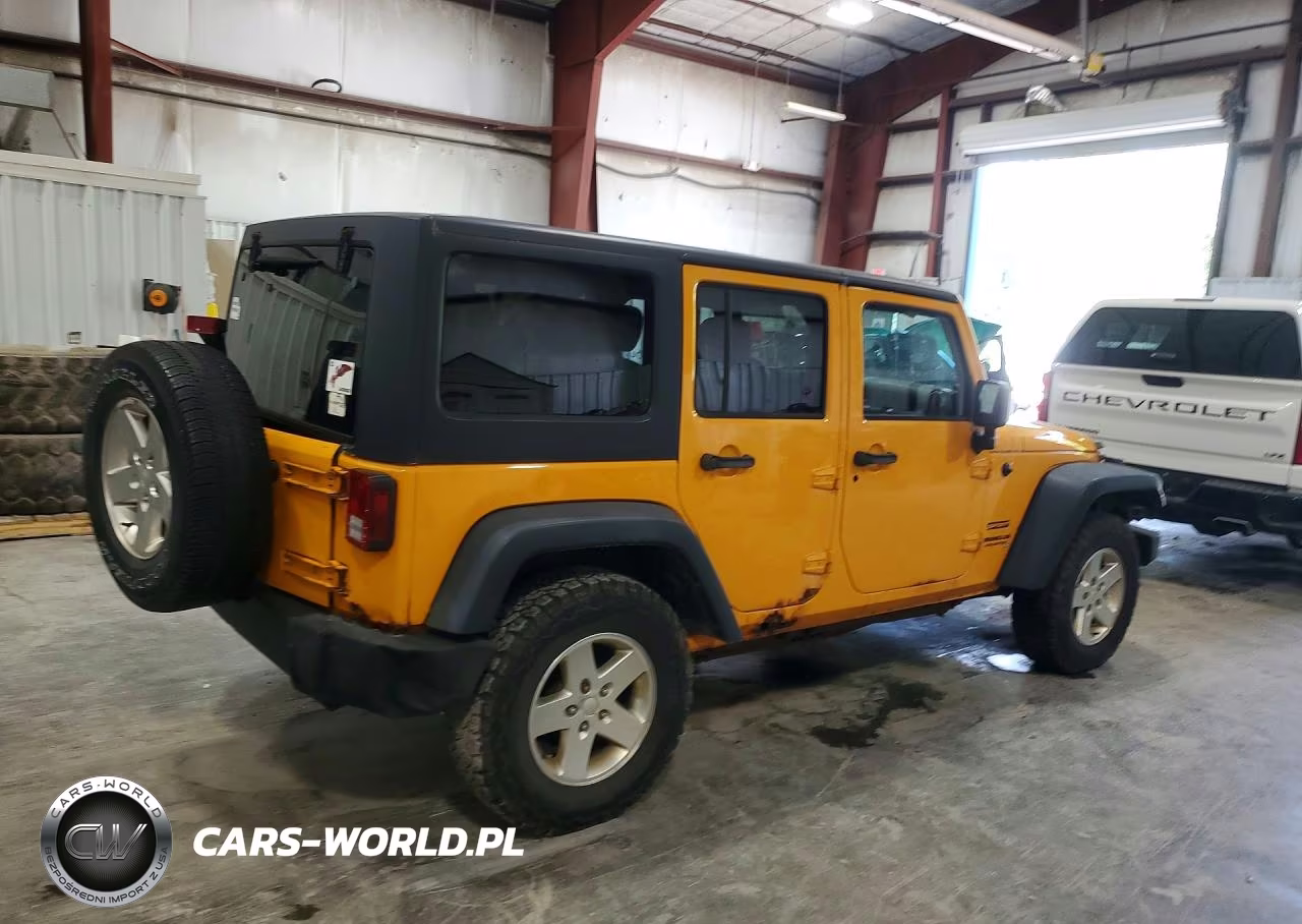 2013 Jeep Wrangler Unlimited Sport VIN:1C4BJWDG3DL557117 - 3