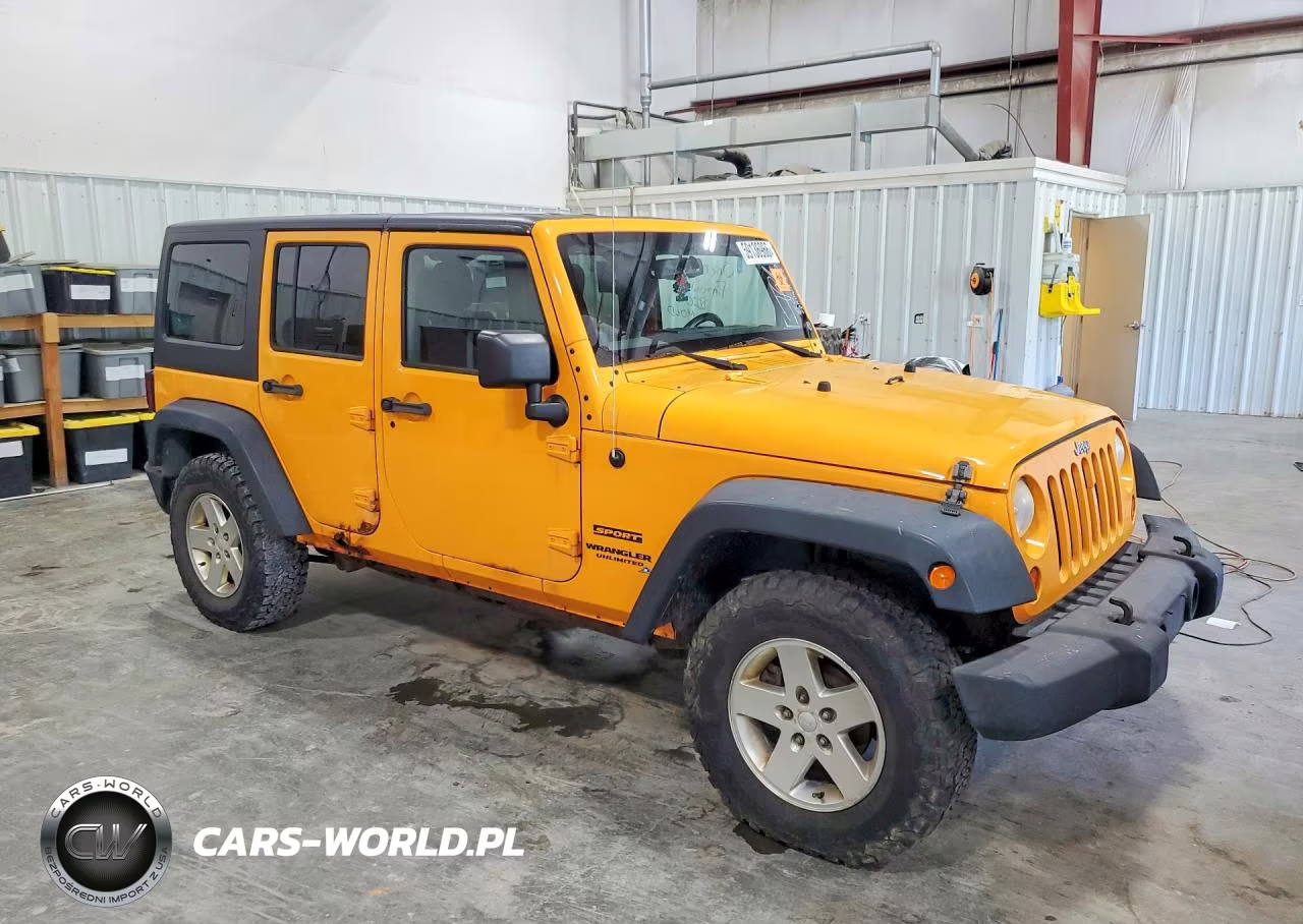 2013 Jeep Wrangler Unlimited Sport VIN:1C4BJWDG3DL557117 - 4