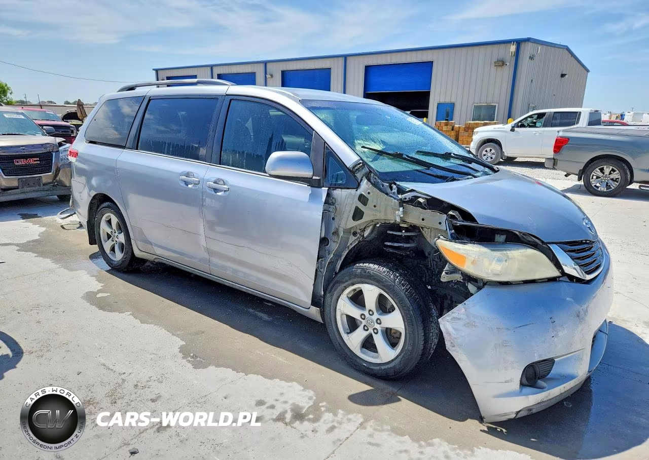2013 Toyota Sienna Le VIN:5TDKK3DC6DS326705 - 4