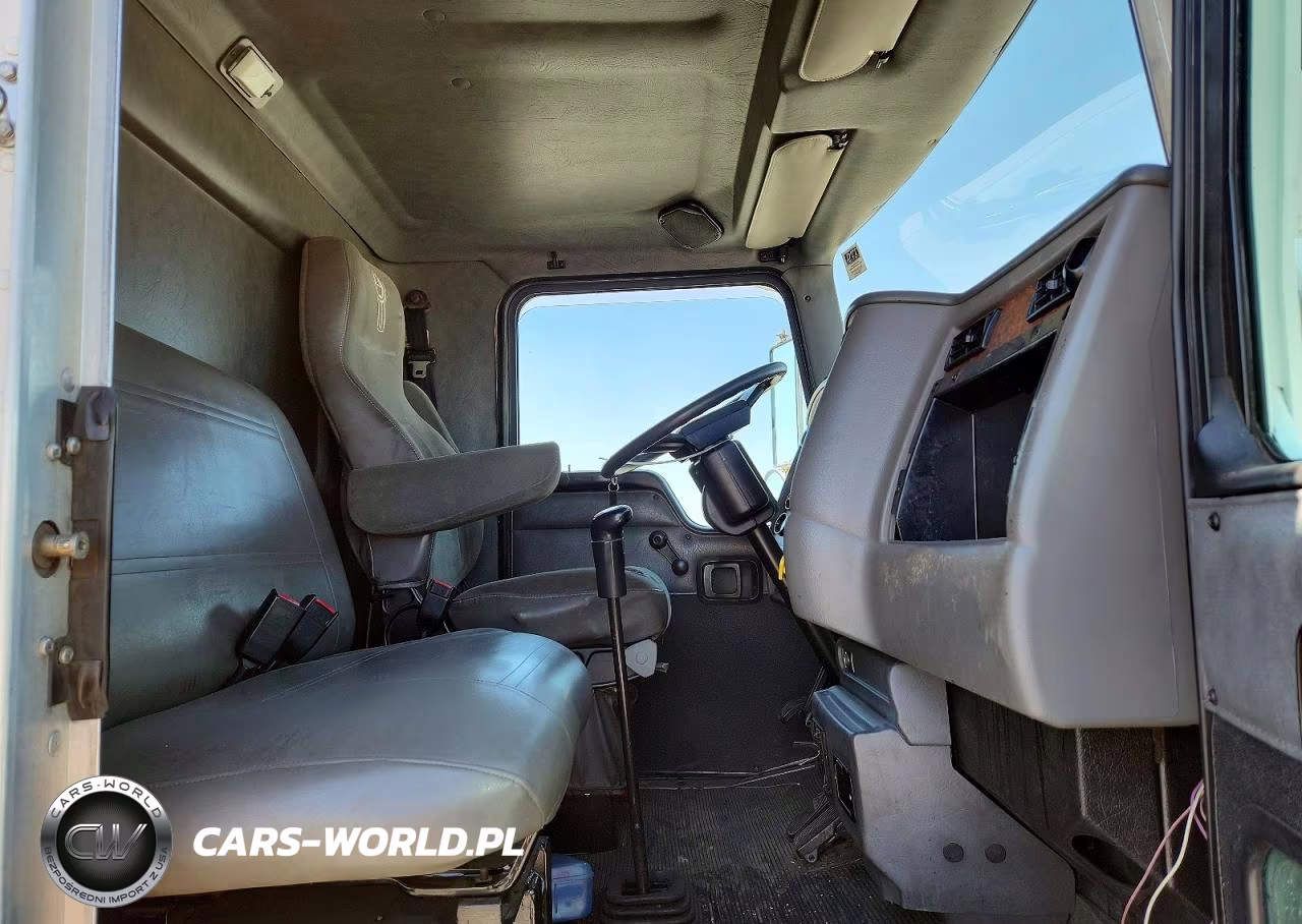 2004 Kenworth Construction T300 VIN:2NKMHD6X94M065751 - 11