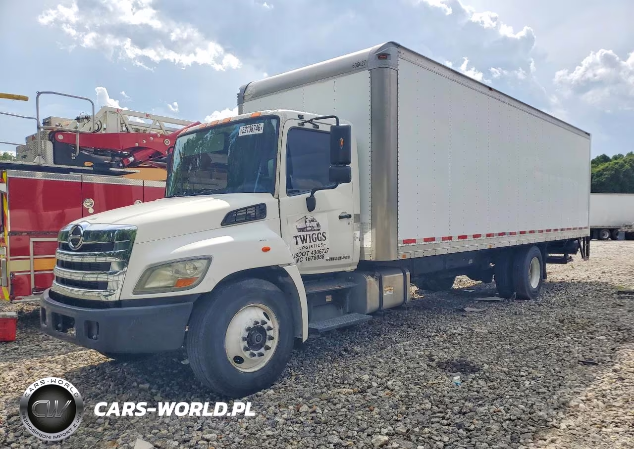 2013 Hino 258-268 Box Truck