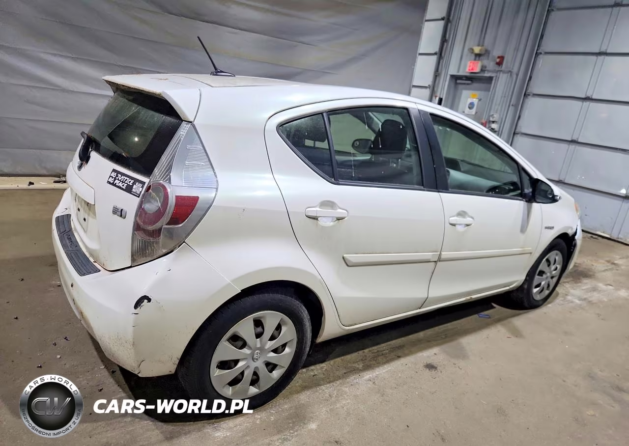 2012 Toyota Prius C Three VIN:JTDKDTB36C1519168 - 3