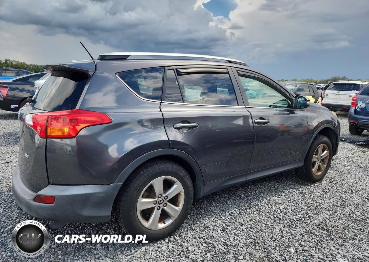 2015 Toyota Rav4 Xle VIN:2T3WFREV2FW194617 - 3