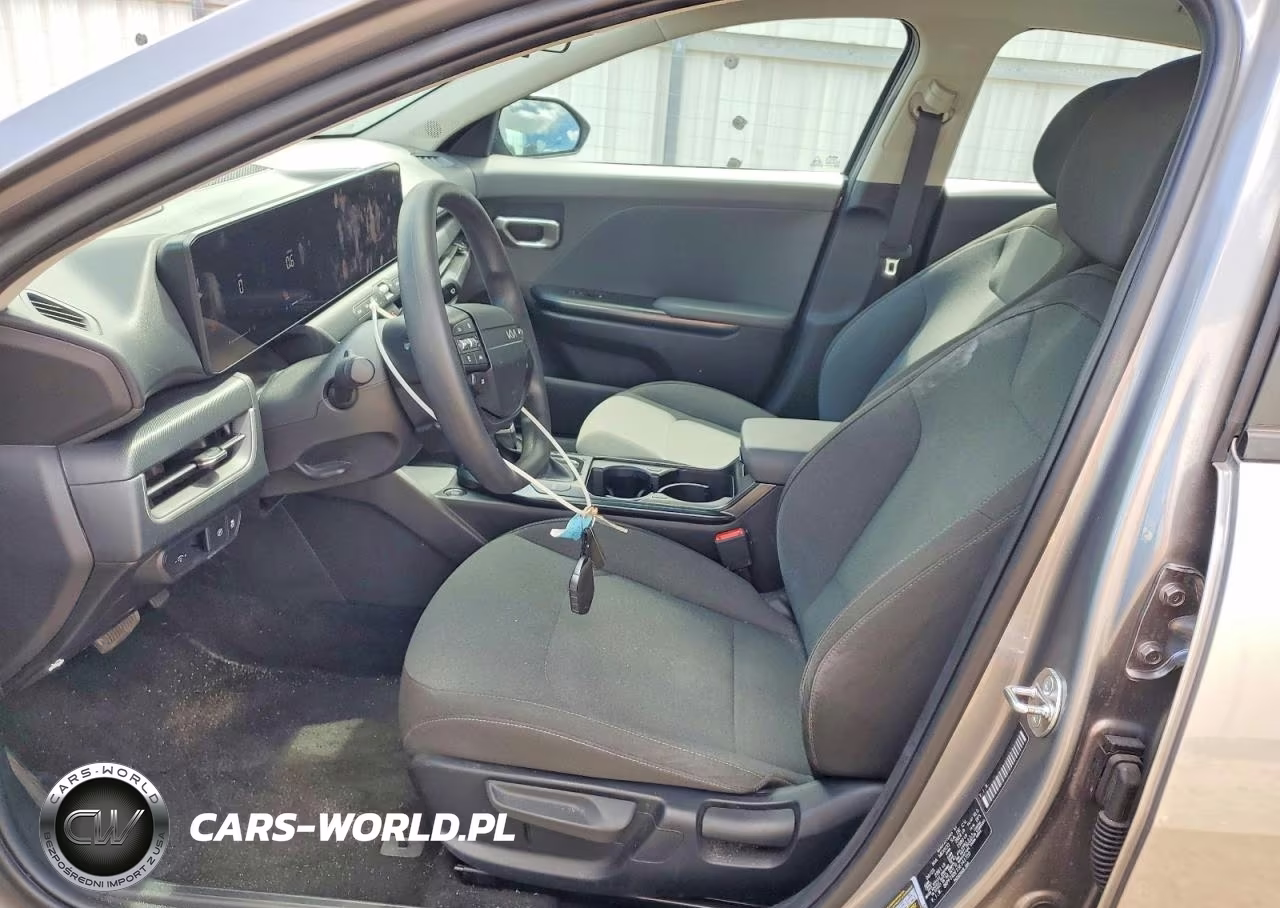 2025 Kia K4 Lxs VIN:3KPFT4DE1SE141720 - 7