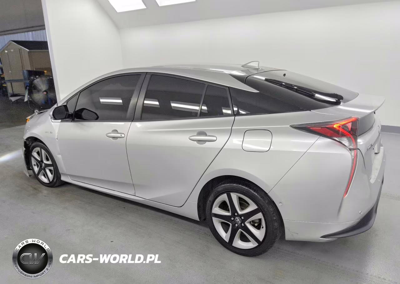 2018 Toyota Prius Three Touring VIN:JTDKARFU6J3064385 - 2