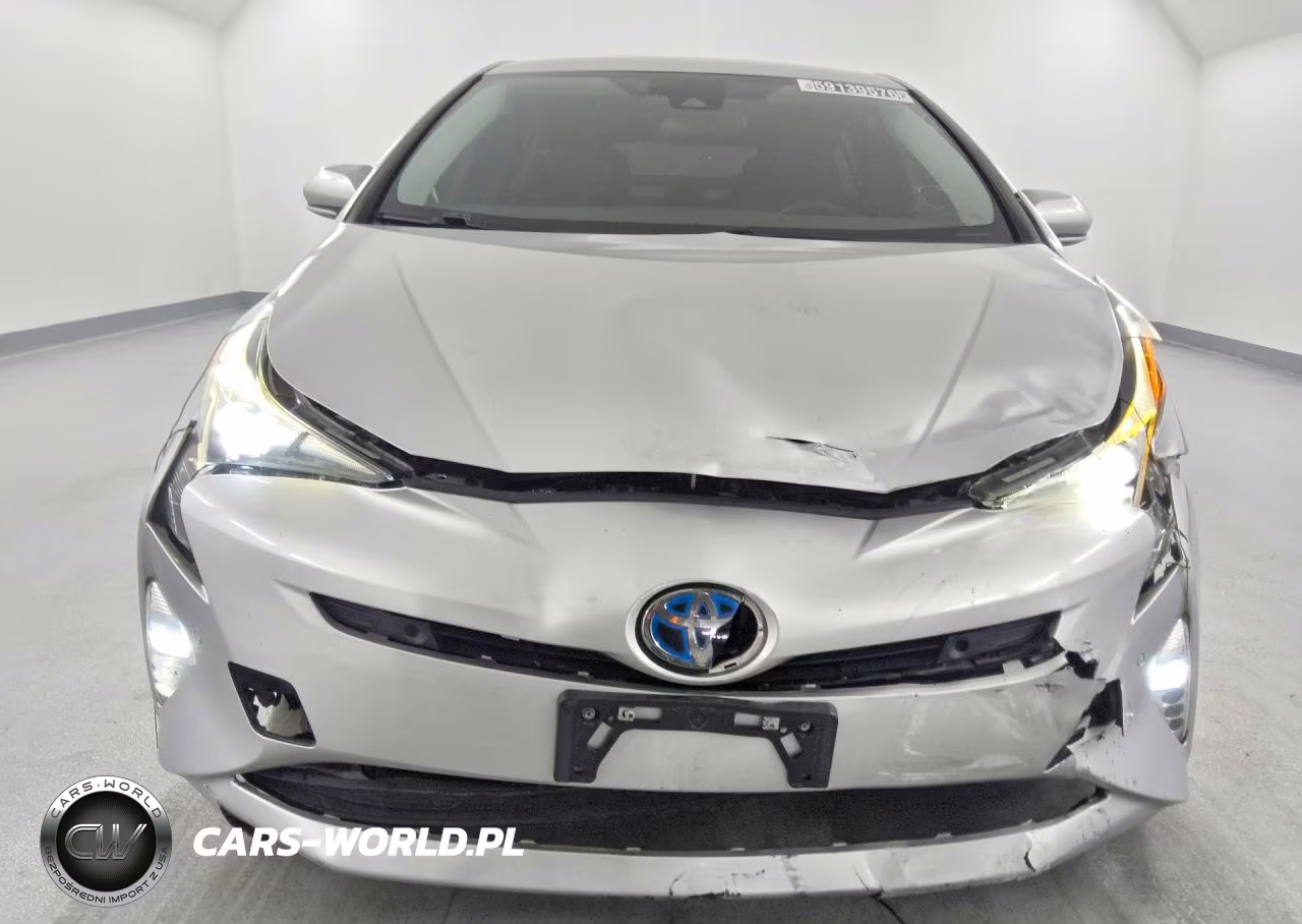 2018 Toyota Prius Three Touring VIN:JTDKARFU6J3064385 - 5
