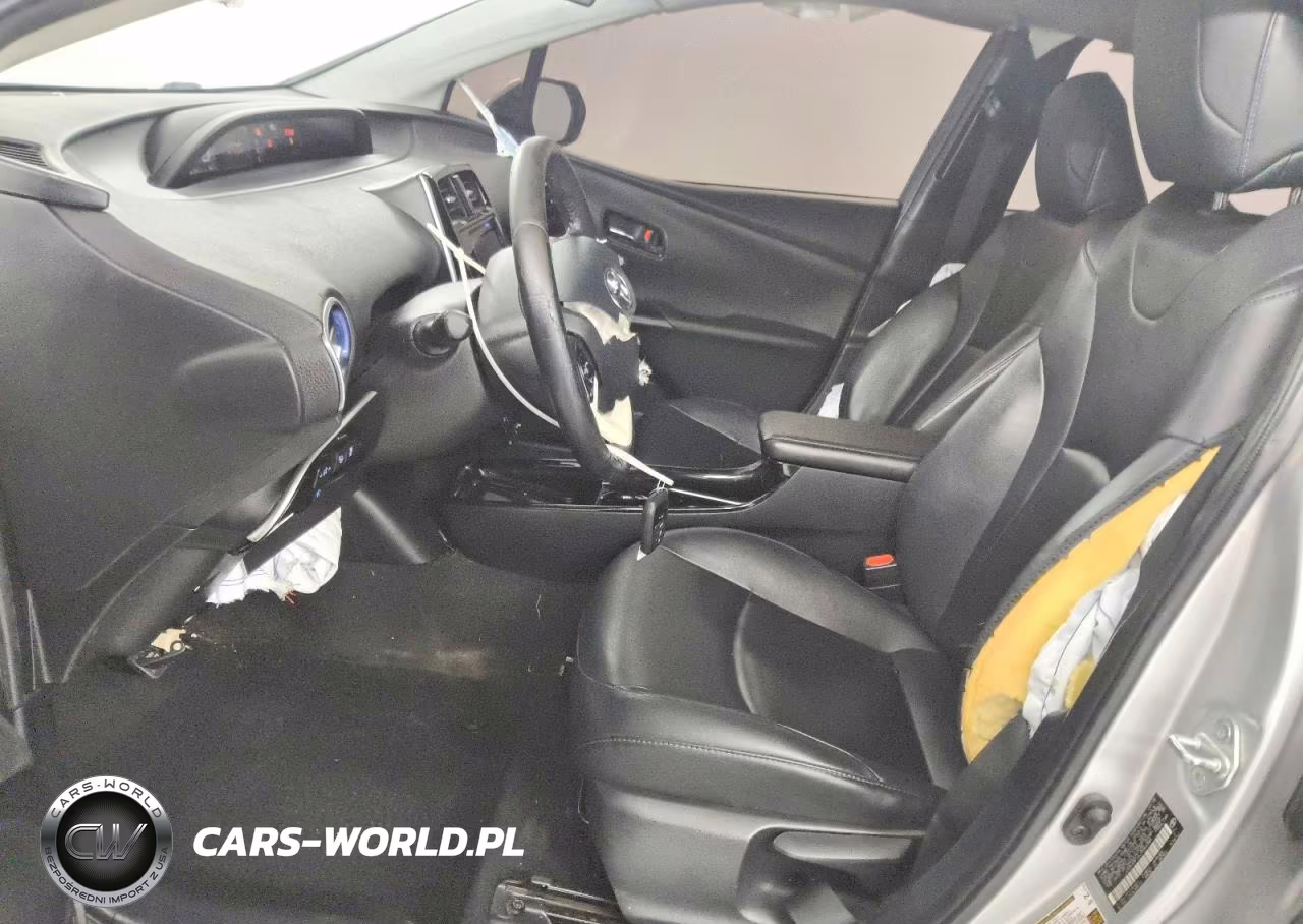 2018 Toyota Prius Three Touring VIN:JTDKARFU6J3064385 - 7