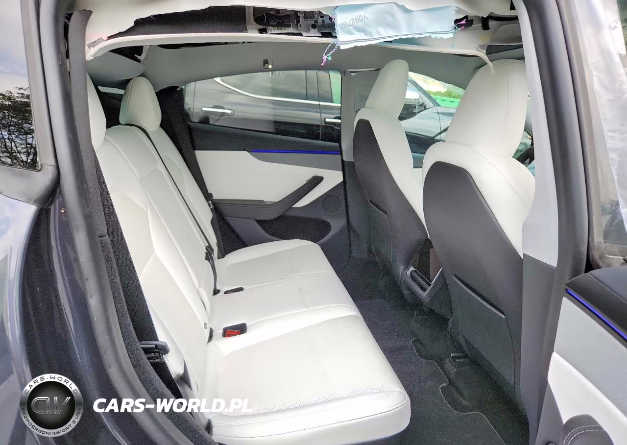 2026 Tesla Model Y VIN:7SAYGDEE1TF396460 - 10