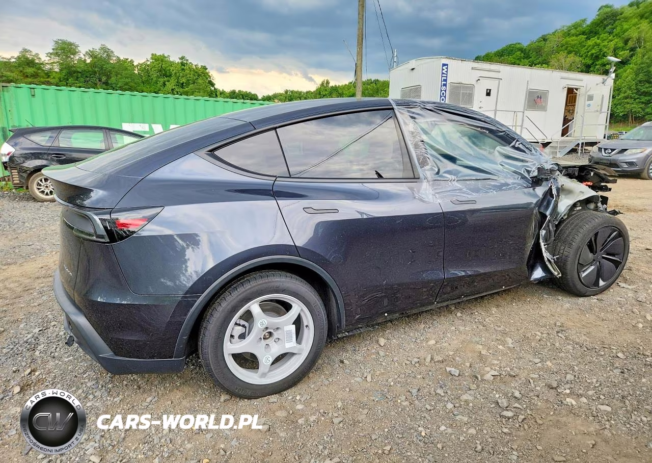 2026 Tesla Model Y VIN:7SAYGDEE1TF396460 - 3