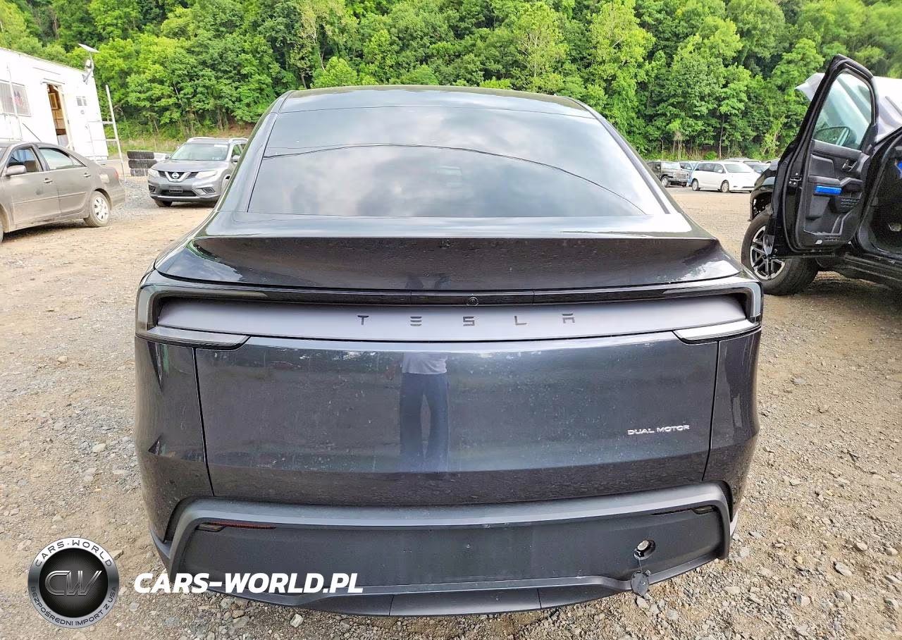 2026 Tesla Model Y VIN:7SAYGDEE1TF396460 - 6