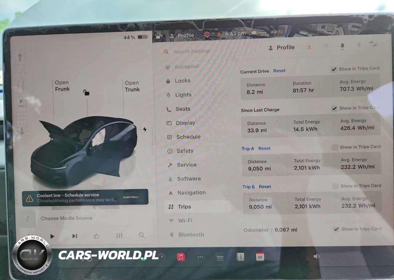 2026 Tesla Model Y VIN:7SAYGDEE1TF396460 - 9