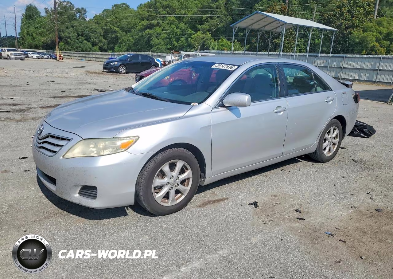 2010 Toyota Camry Le – zdjęcie 1 z 12