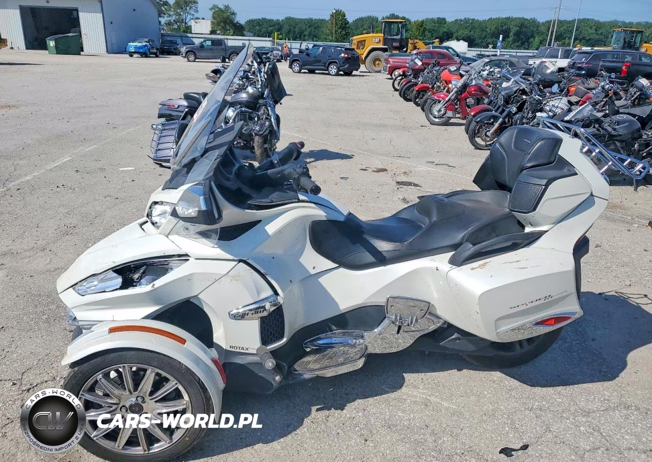 2017 Can-Am Spyder Roadster Rt VIN:2BXNBDD20HV002956 - 3