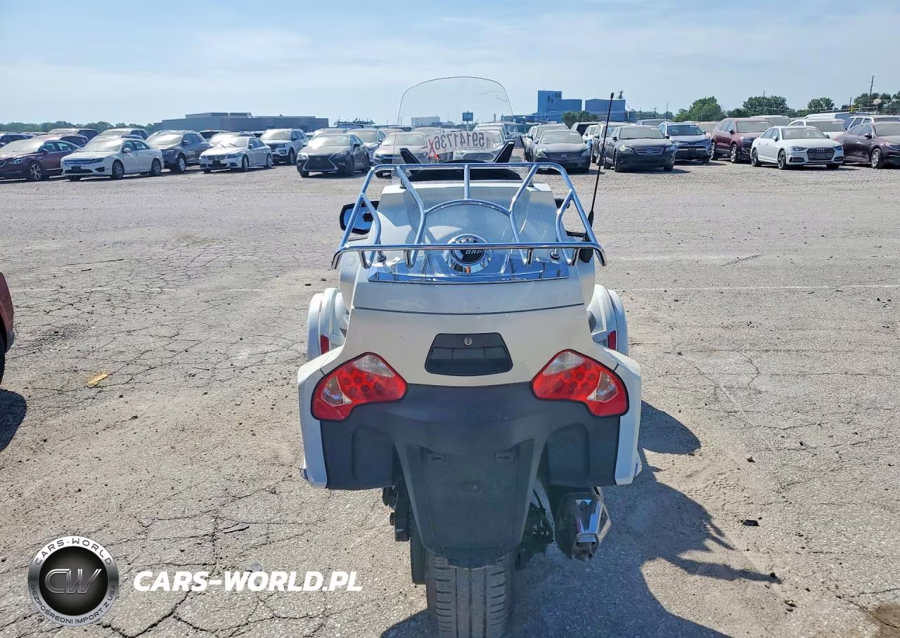 2017 Can-Am Spyder Roadster Rt VIN:2BXNBDD20HV002956 - 4