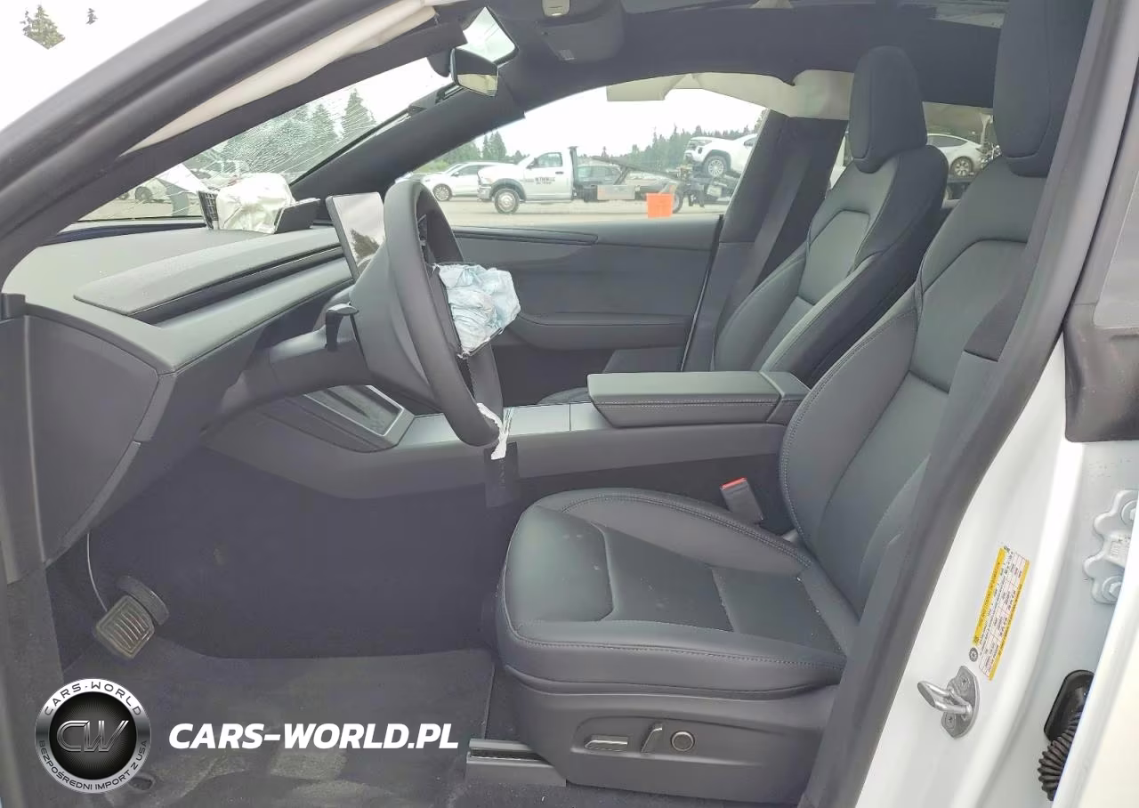 2026 Tesla Model Y VIN:7SAYGDEE4TF632468 - 7