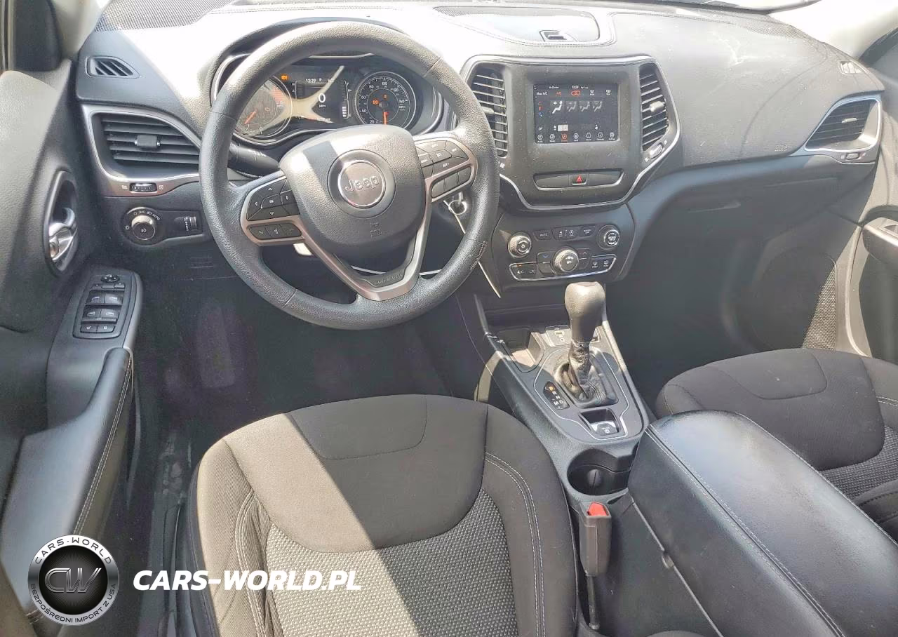 2019 Jeep Cherokee Latitude VIN:1C4PJLCX1KD366535 - 8