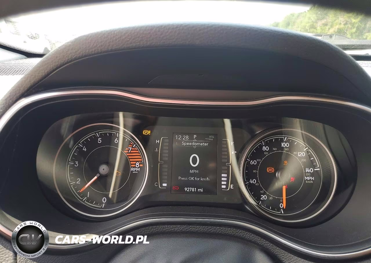 2019 Jeep Cherokee Latitude VIN:1C4PJLCX1KD366535 - 9