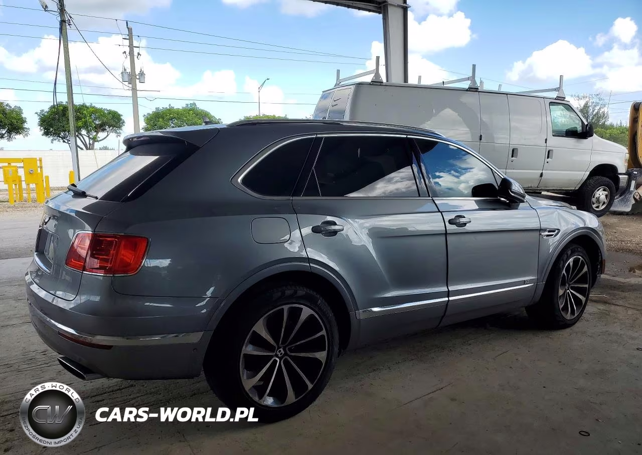 2018 Bentley Bentayga VIN:SJAAC2ZV6JC017814 - 3