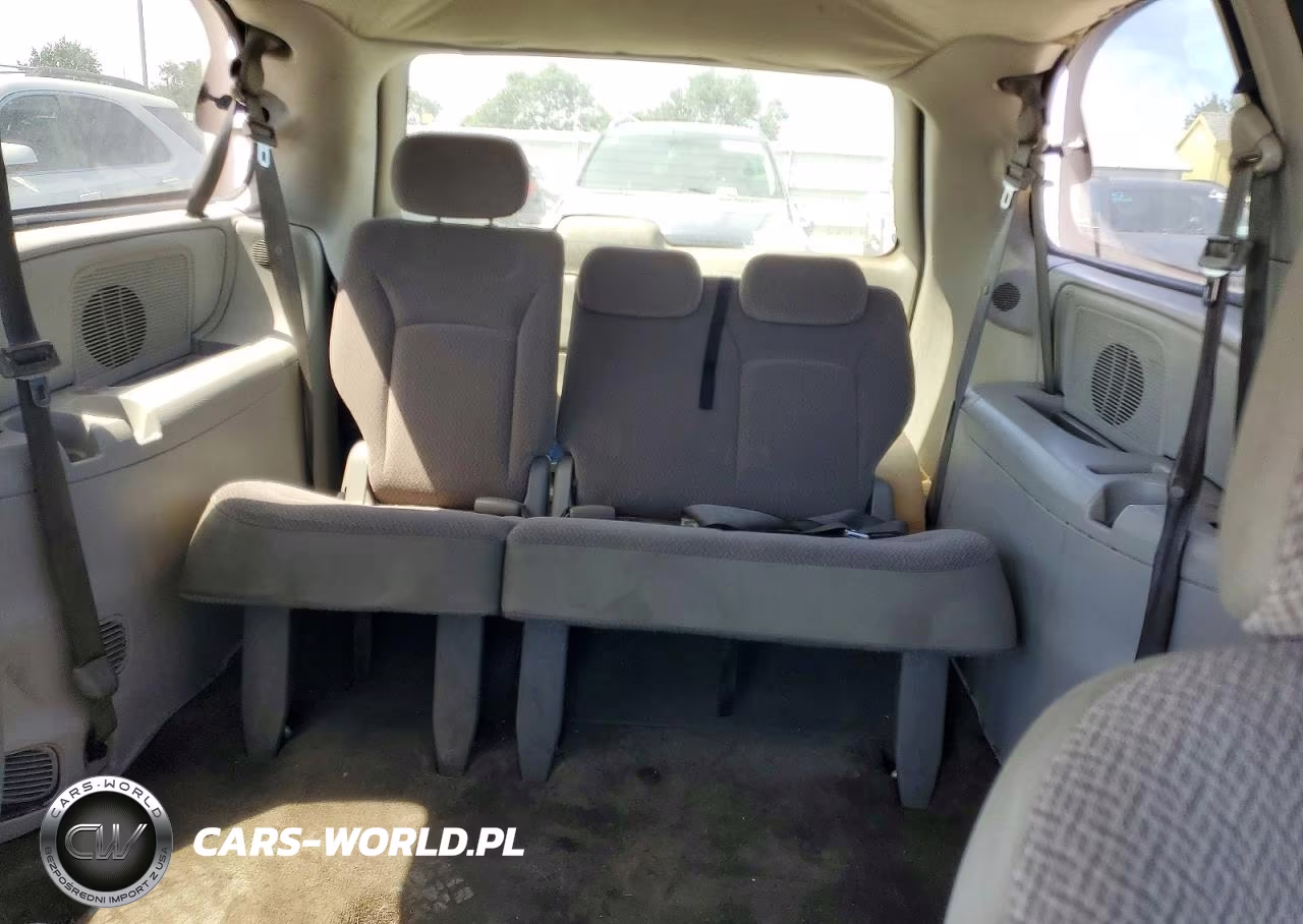 2007 Chrysler Town & Country Lx VIN:2A4GP44R47R174836 - 10