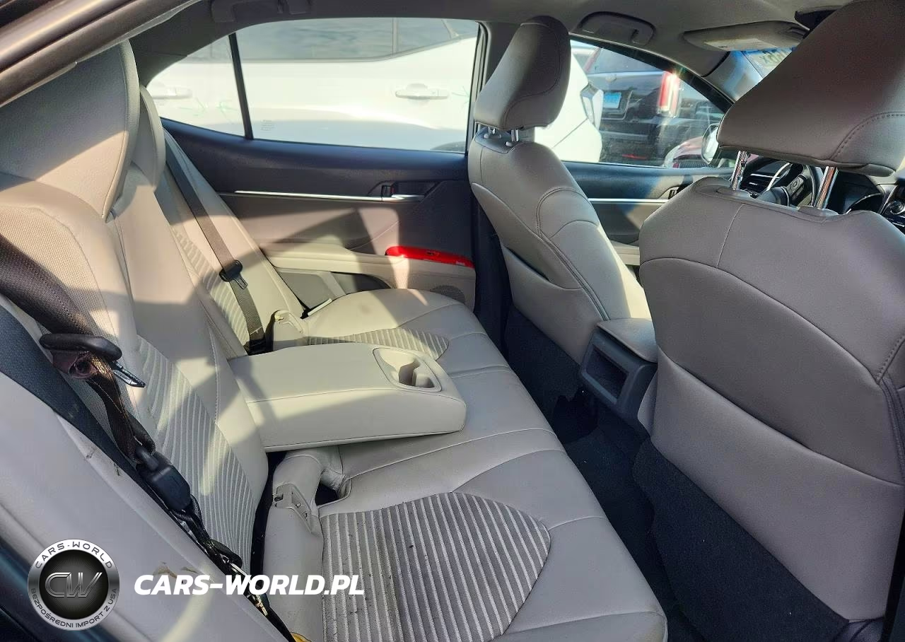 2018 Toyota Camry Se VIN:4T1B11HK5JU556795 - 10