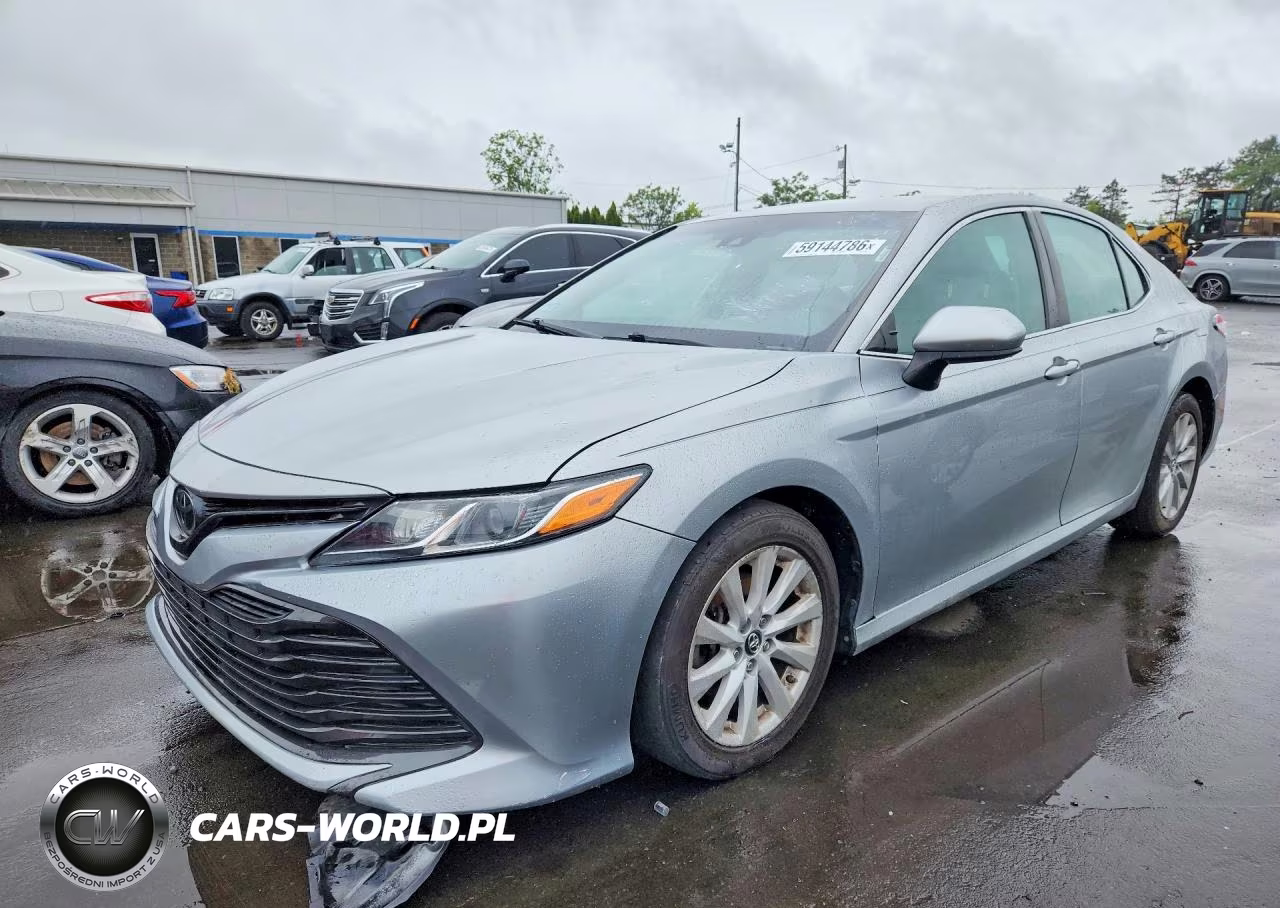 2018 Toyota Camry Le – zdjęcie 1 z 12