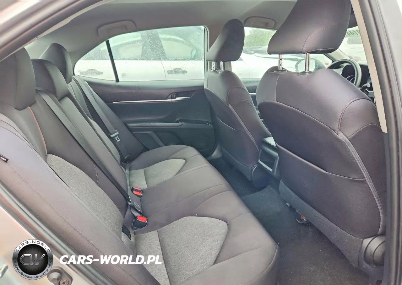 2018 Toyota Camry Le VIN:4T1B11HK5JU138558 - 10