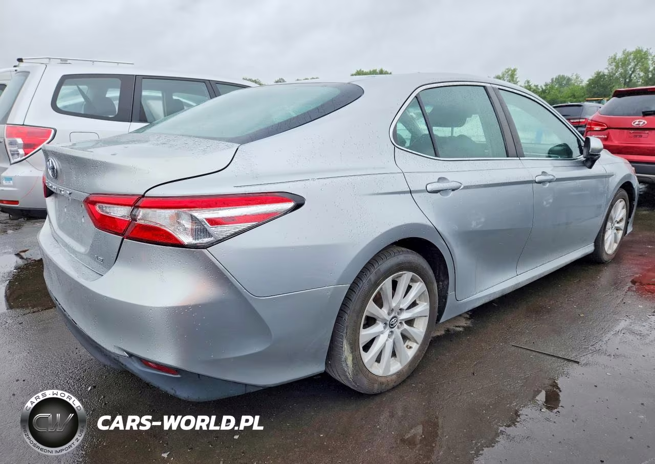 2018 Toyota Camry Le VIN:4T1B11HK5JU138558 - 3