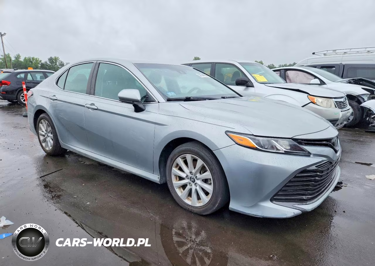 2018 Toyota Camry Le VIN:4T1B11HK5JU138558 - 4
