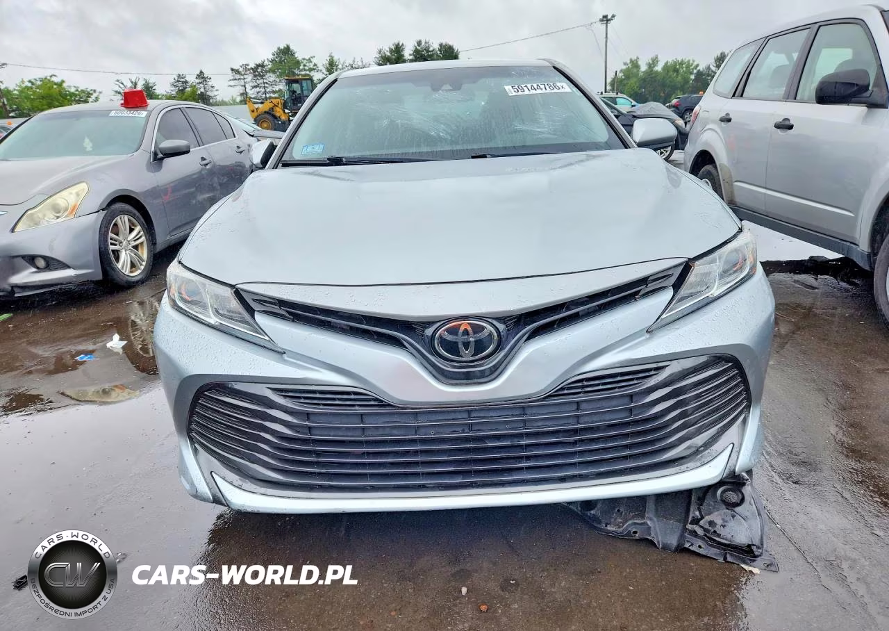 2018 Toyota Camry Le VIN:4T1B11HK5JU138558 - 5