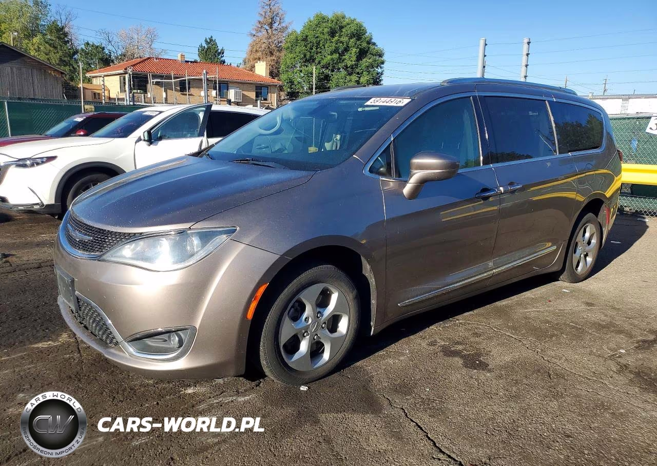 2017 Chrysler Pacifica Touring L Plus