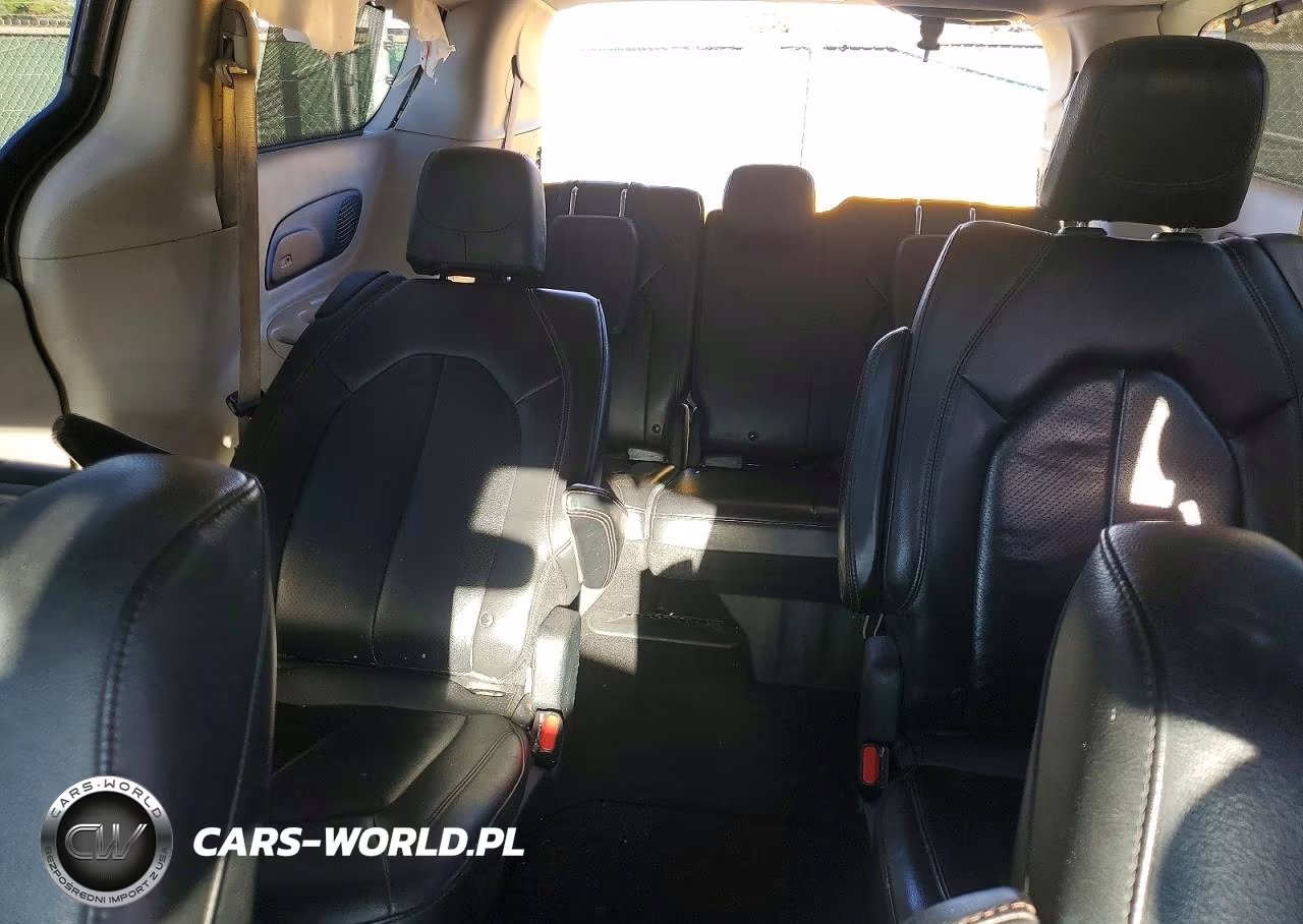 2017 Chrysler Pacifica Touring L Plus VIN:2C4RC1EG0HR721530 - 10