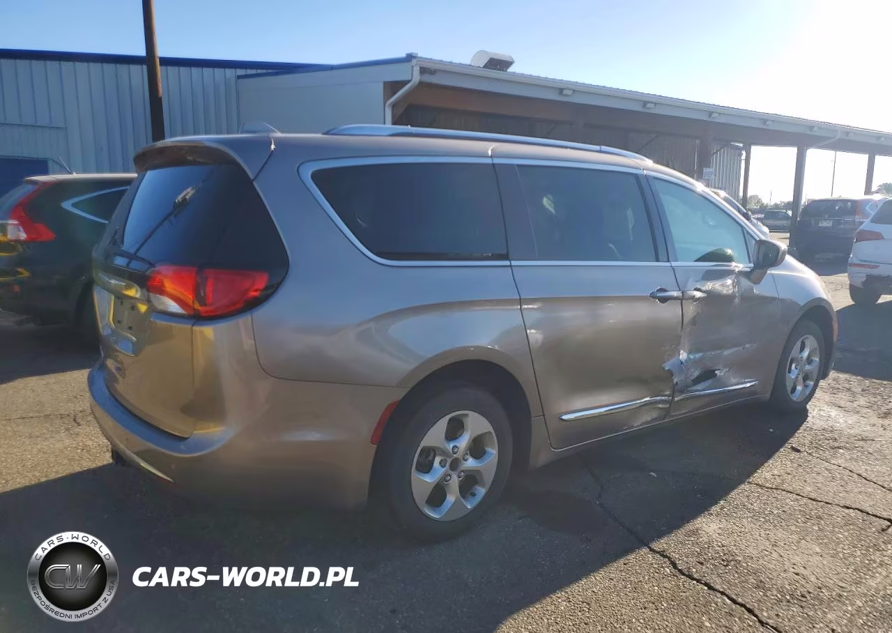 2017 Chrysler Pacifica Touring L Plus VIN:2C4RC1EG0HR721530 - 3