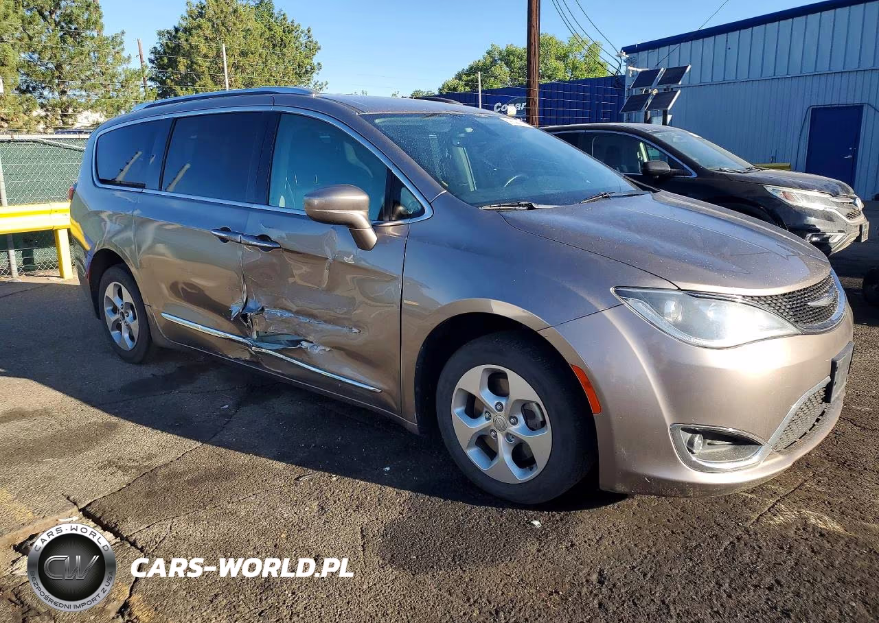 2017 Chrysler Pacifica Touring L Plus VIN:2C4RC1EG0HR721530 - 4