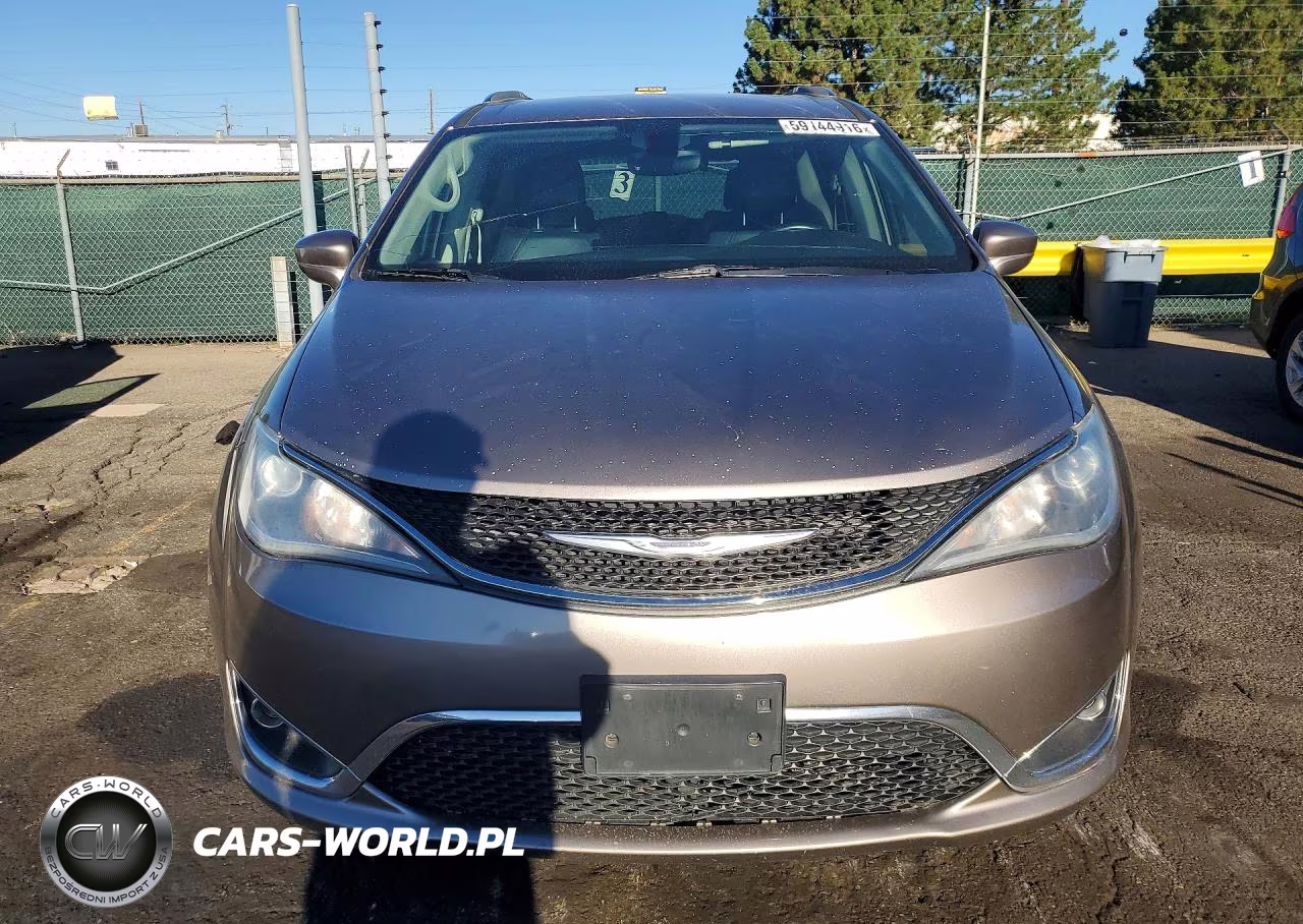 2017 Chrysler Pacifica Touring L Plus VIN:2C4RC1EG0HR721530 - 5
