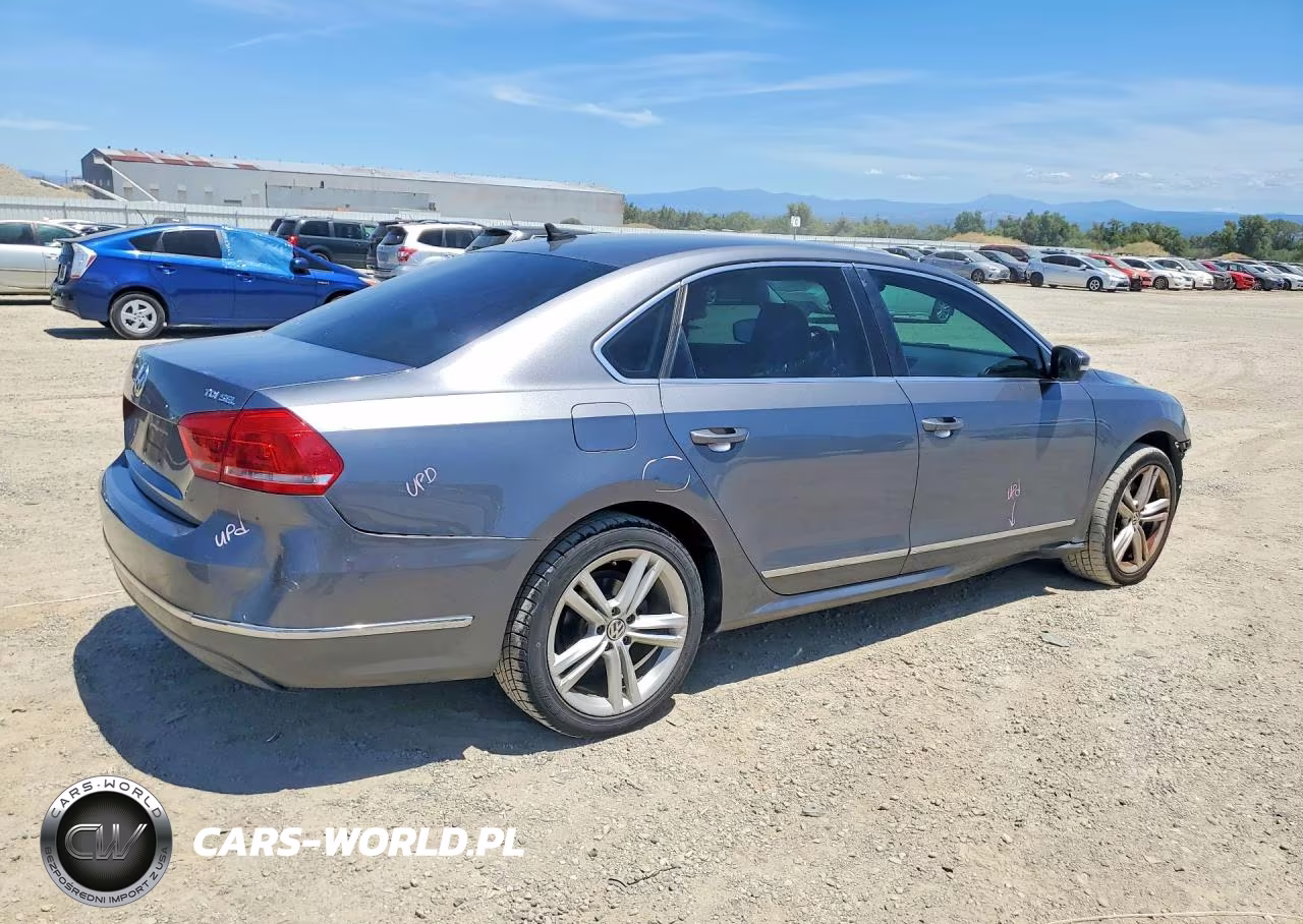 2014 Volkswagen Passat Sel VIN:1VWCN7A37EC012925 - 3