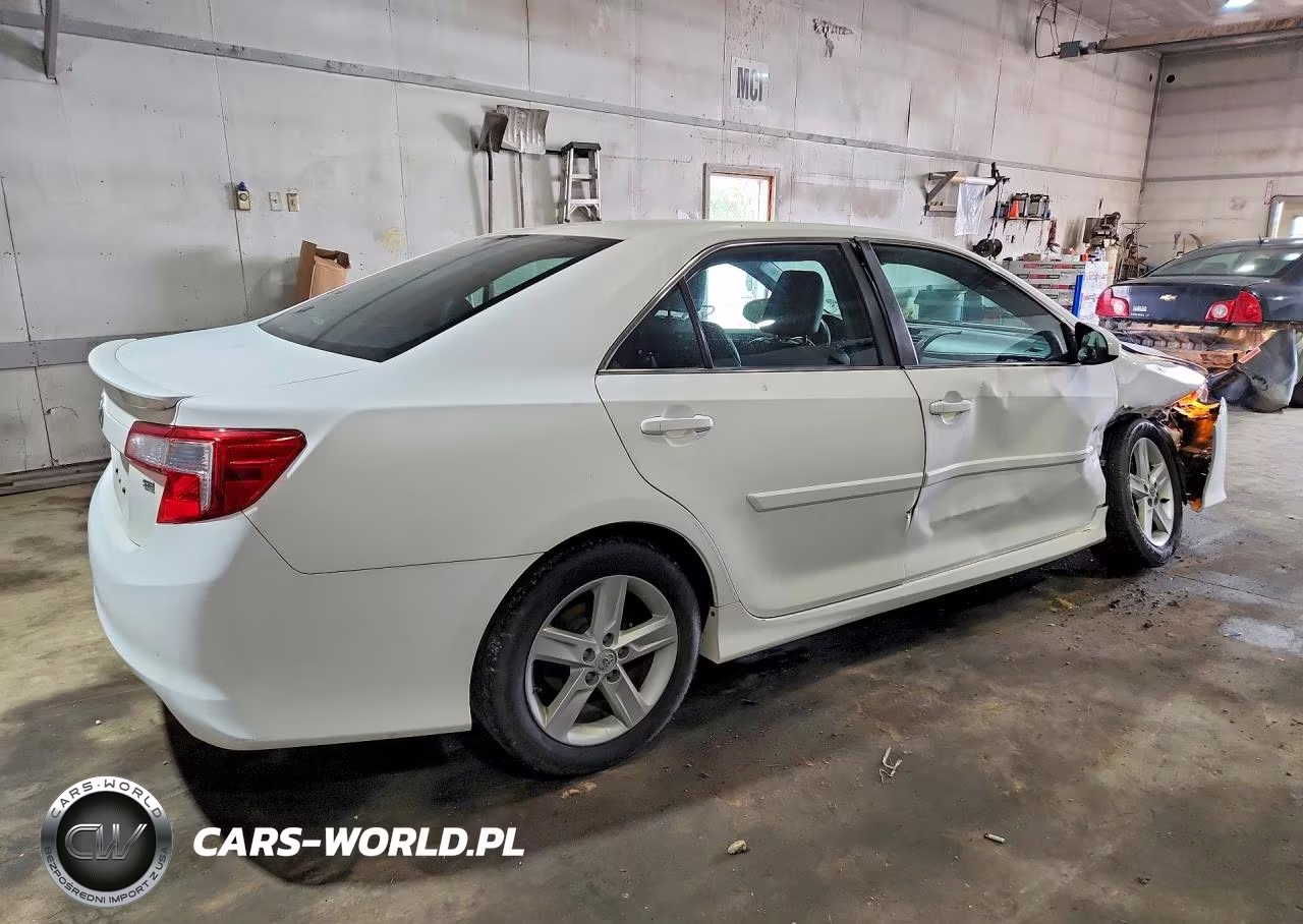 2014 Toyota Camry Se VIN:4T1BF1FK4EU809776 - 3