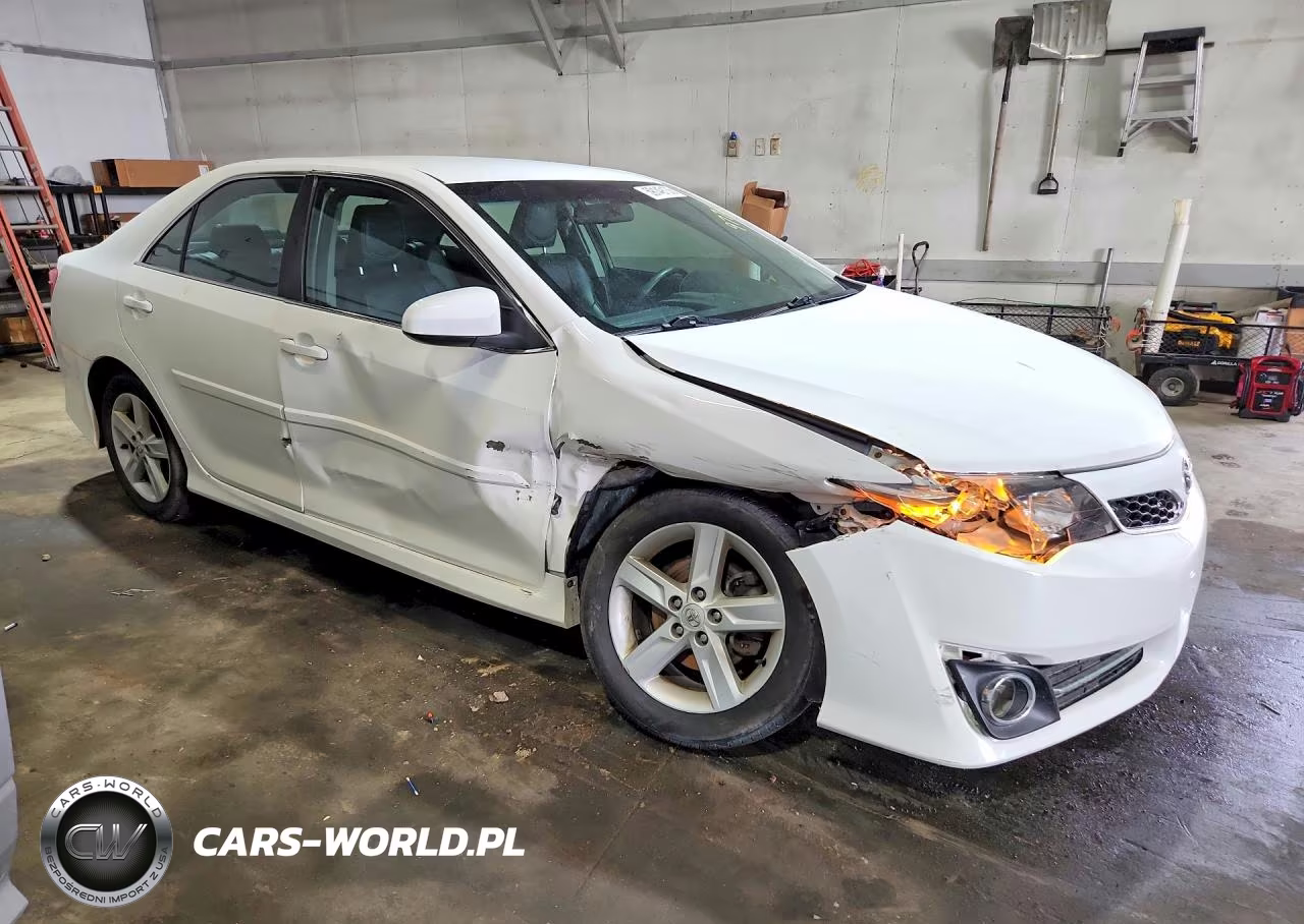 2014 Toyota Camry Se VIN:4T1BF1FK4EU809776 - 4