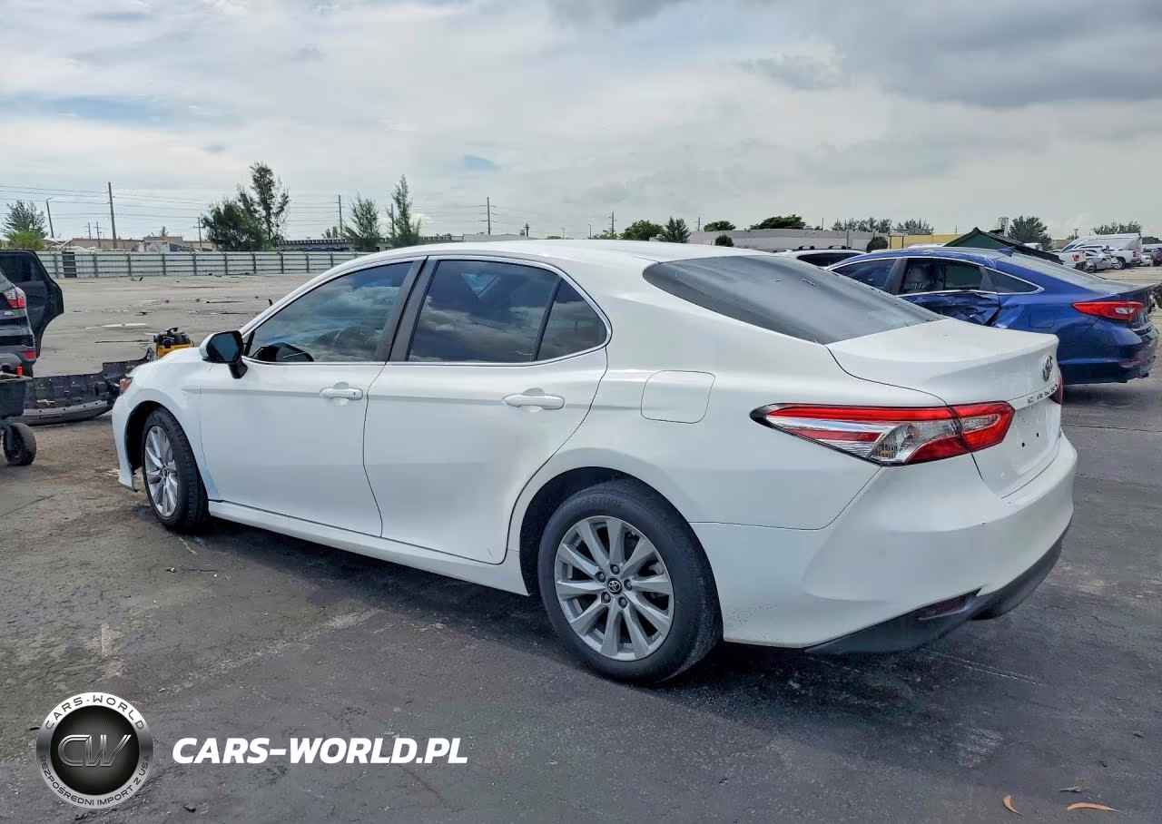 2018 Toyota Camry Le VIN:4T1B11HK9JU036261 - 2
