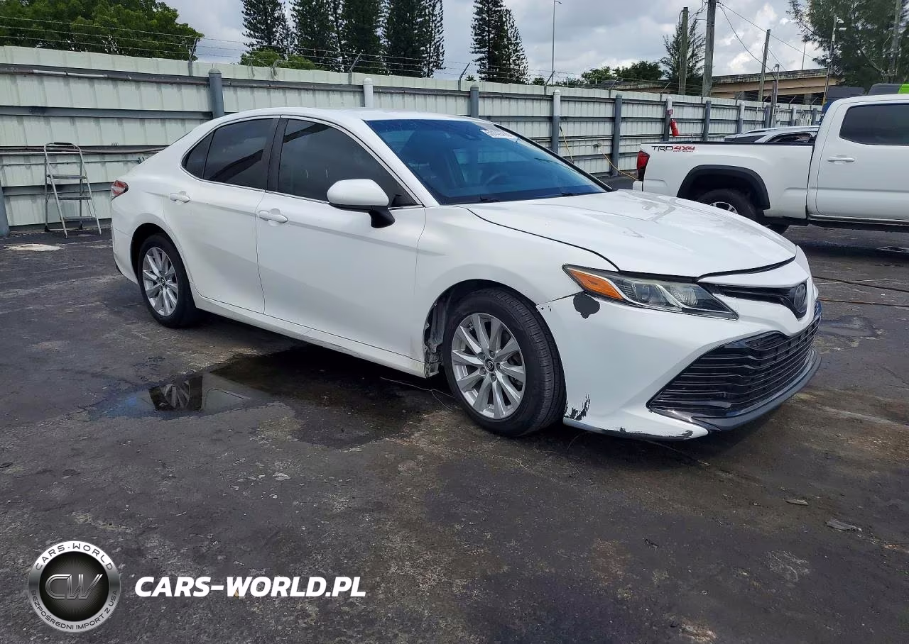 2018 Toyota Camry Le VIN:4T1B11HK9JU036261 - 4
