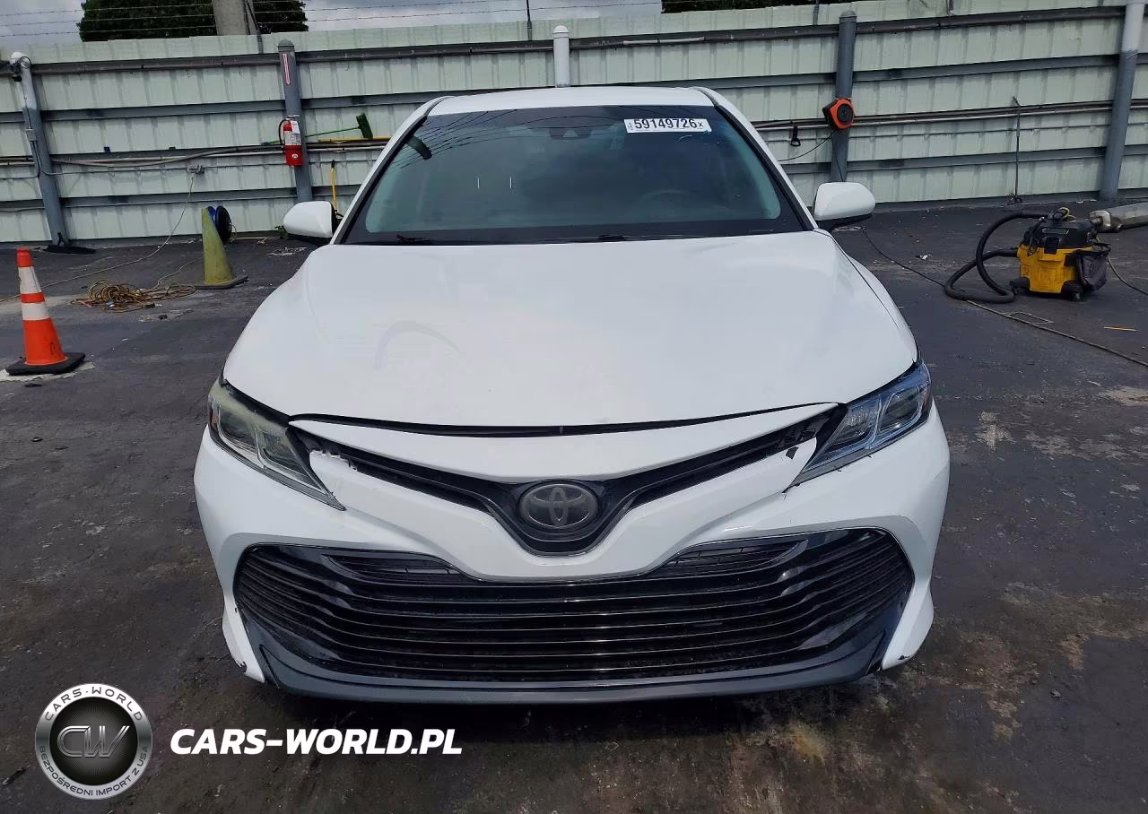 2018 Toyota Camry Le VIN:4T1B11HK9JU036261 - 5