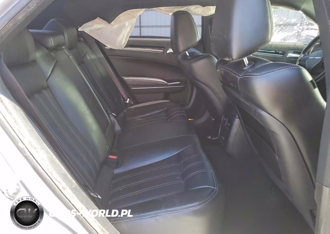 2021 Chrysler 300 S VIN:2C3CCABG4MH589158 - 10