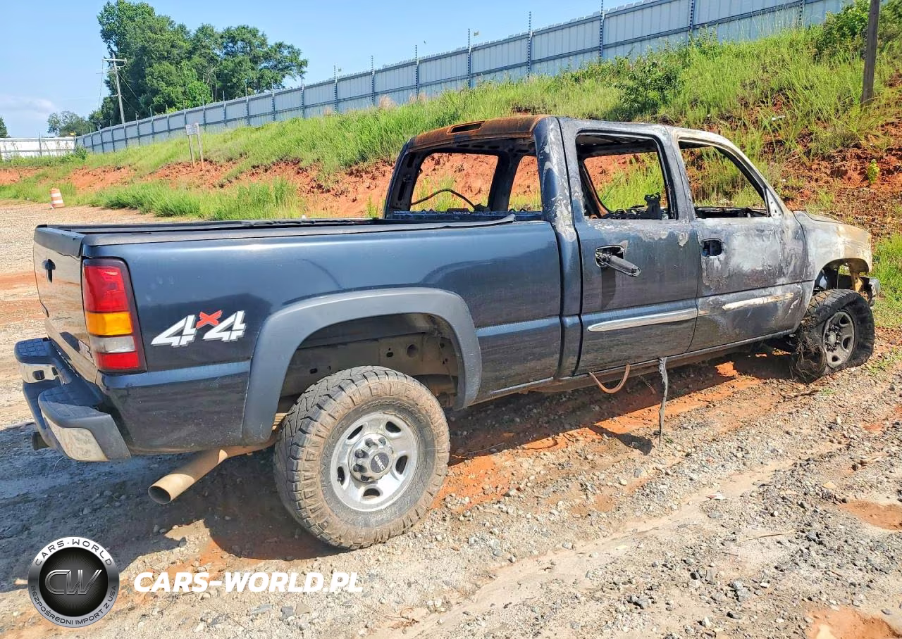 2006 GMC Sierra K2500 Heavy Duty VIN:1GTHK23U86F271336 - 3
